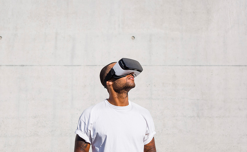 Man wearing Virtual Reality Glasses